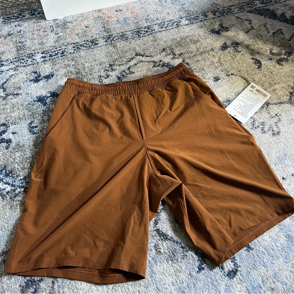 Lululemon Mens Pace Breaker 9’ lined shorts